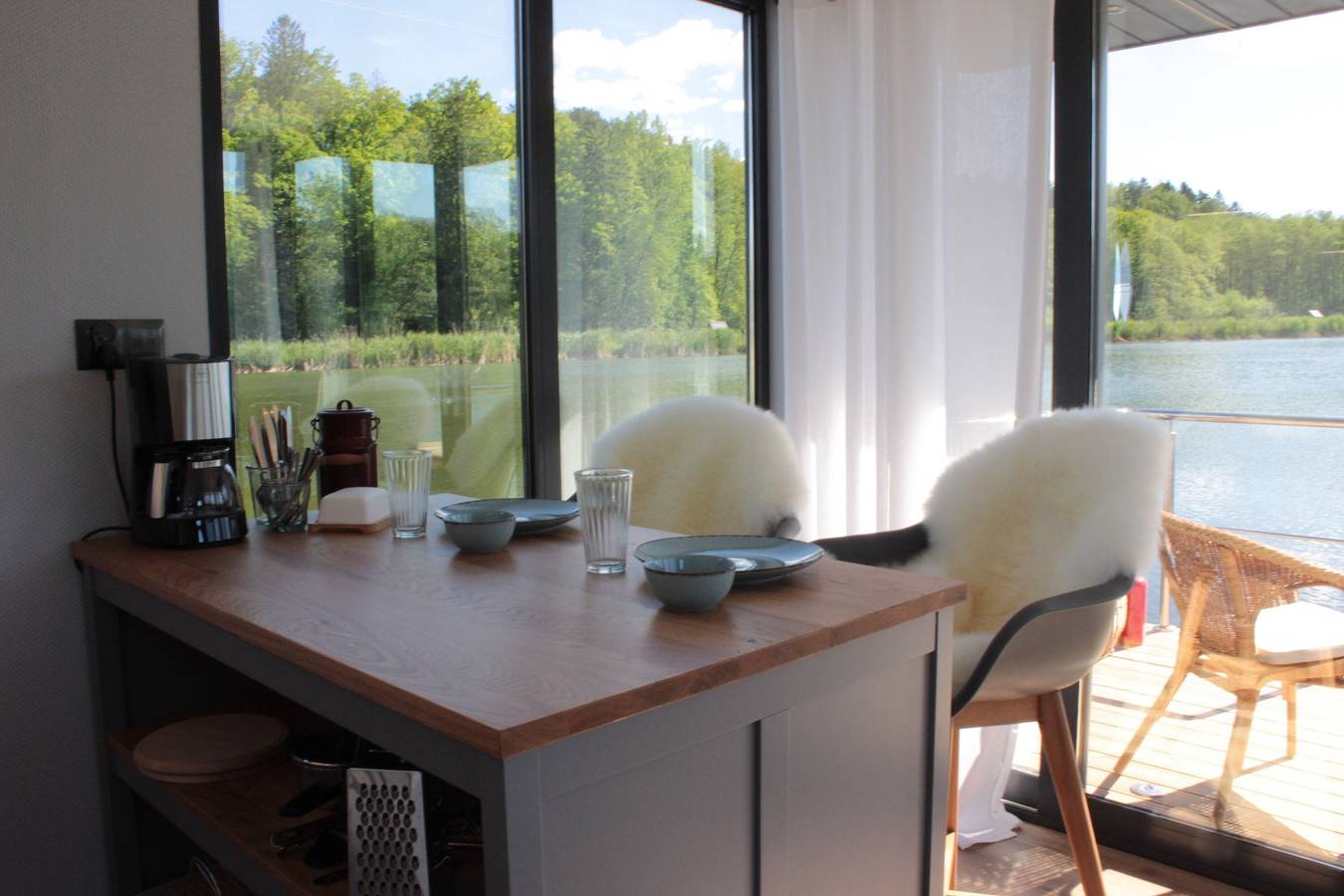 Hausboot Schwanennest mit Seeblick, Terrasse und Wlan in Südoststeiermark, Steirerland