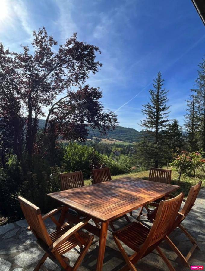 Chambre d’hôte pour 2 personnes, avec jardin et terrasse ainsi que vue et piscine, animaux acceptés à La Celle-sous-Gouzon - 3