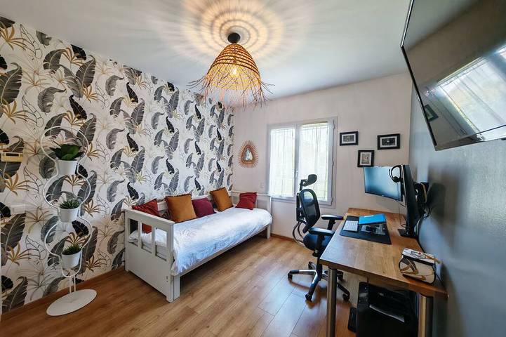 Location de vacances pour 6 personnes, avec jardin à Daux - 4