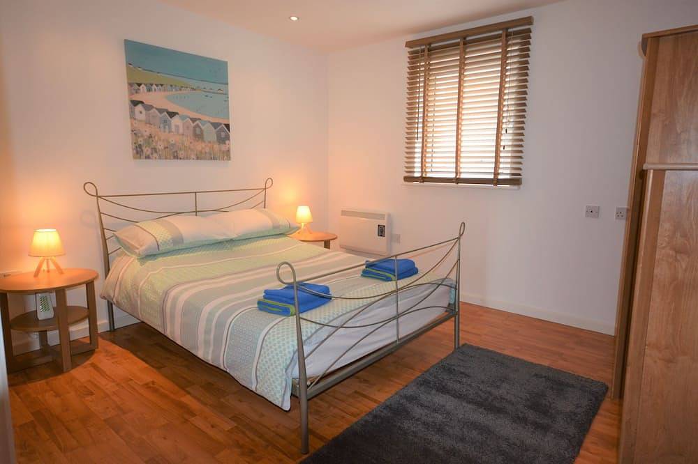 Entire apartment, Coastal Apartments - Wales (Lake View) in Llanelli, Carmarthenshire