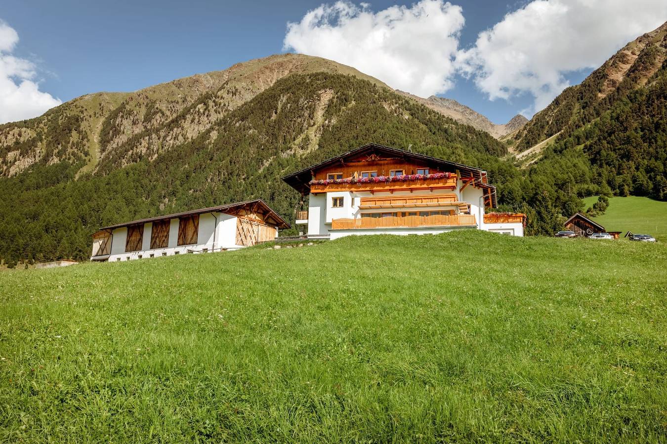 Ganze Wohnung, Ferienwohnung 'Ausserglieshof Wohnung Portles' mit Bergblick, Gemeinschaftsgarten und Wlan in Mals, Saldurkamm