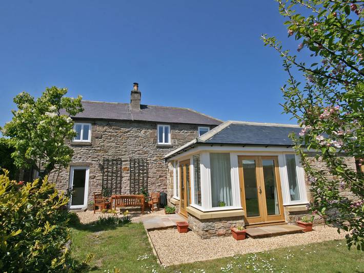 Glamping for 6 people, with garden in Seahouses