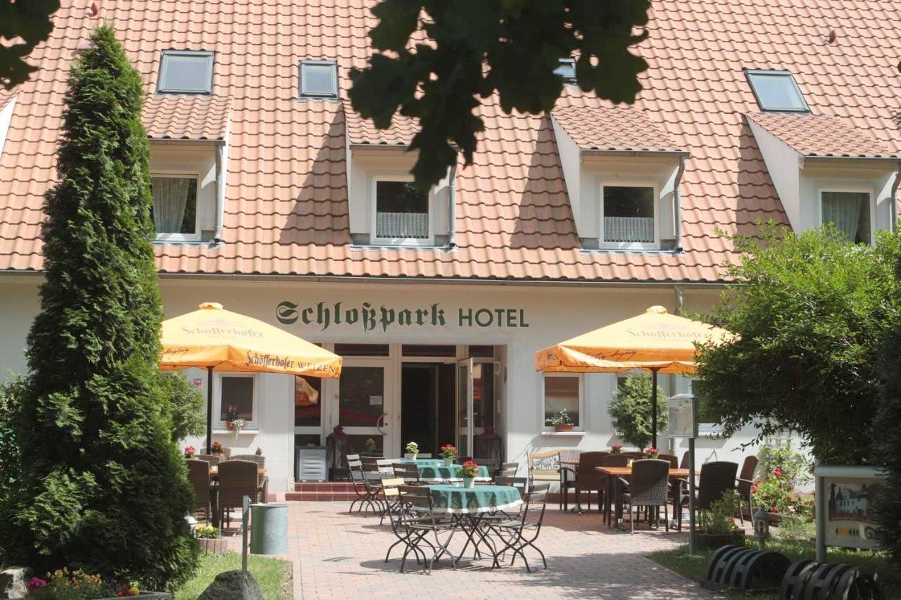 Schlossparkhotel Sallgast in Sallgast, Naturpark niederlausitzer heidelandschaft (Brandenburg)