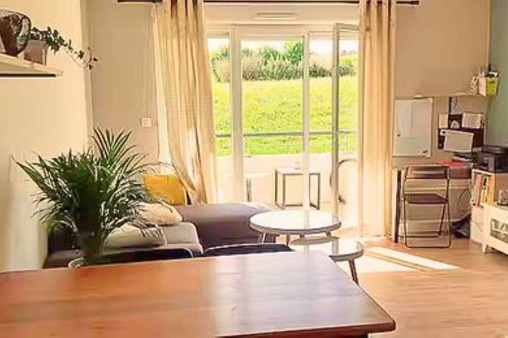 Entire apartment, Cosymontblanc apartment in residence with swimming pool, between lakes and mountains. in Nangy, Saint-Julien-en-Genevois region