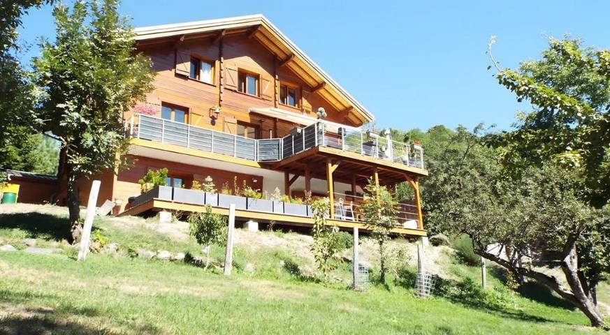 Chambre d’hôte pour 8 personnes, avec jardin, animaux acceptés à Saint-Martin-de-la-Porte