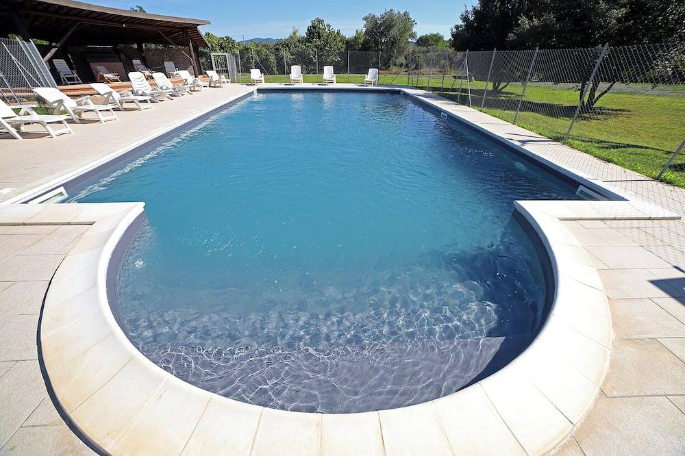 Entire apartment, Spacious 8 pers. family apartment with pool near the sea. in Bolgheri, Etruscan Coast