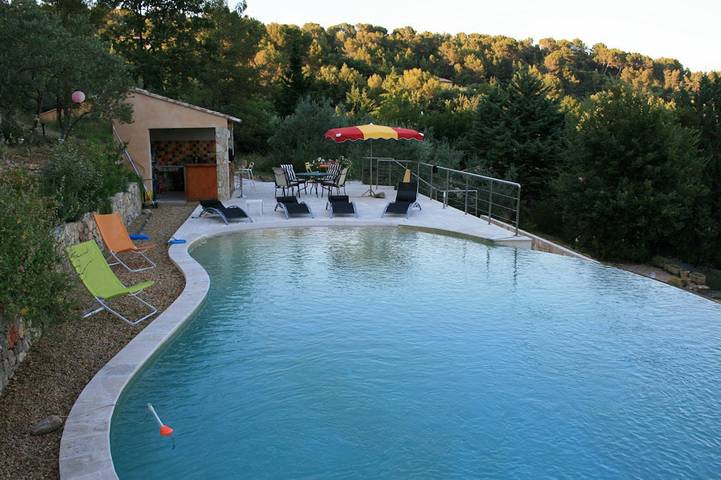 Chambre d’hôte pour 2 personnes, avec terrasse et piscine dans le Var - 3