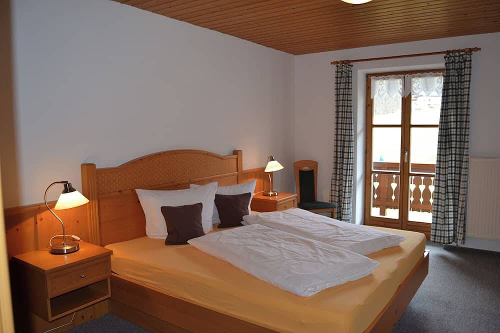 Ganze Wohnung, Fewo 6 -  Silbergblick, für 1-4  Pers., ca. 70 qm, 2 Schlafzimmer, Wohnzimmer mit Kochecke, Du/Wc, Balkon in Bischofswiesen, Berchtesgadener Alpen