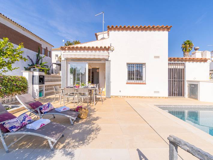 Villa pour 6 personnes, avec terrasse, animaux acceptés à Empuriabrava - 2