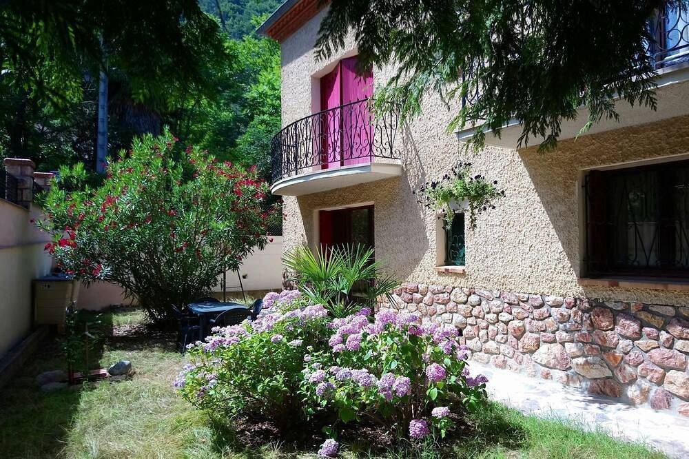 Appartement entier, Appartement F2 de 48 m² avec jardin au rdc  villa à 5 min. à pied des Thermes in Vernet-les-Bains, Parc naturel régional des Pyrénées catalanes