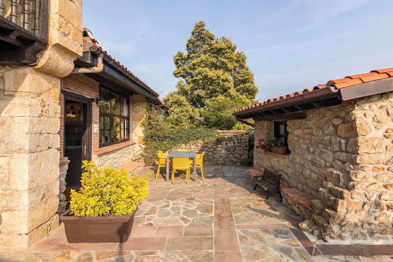 La casa del medio con jardin compartido en pleno corazón de Cantabria in San Vicente de la Barquera, Costa de Cantabria