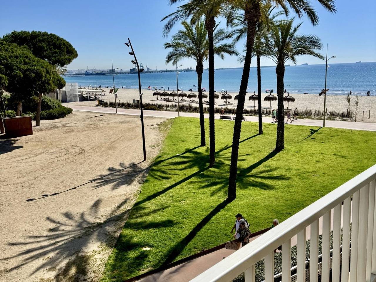 Appartement entier, Appartement spacieux à La Pineda, 3 chambres, climatisé, front de mer in La Pineda, Platja de la Pineda