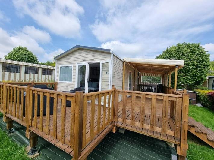 Camping pour 6 personnes, avec piscine et jardin