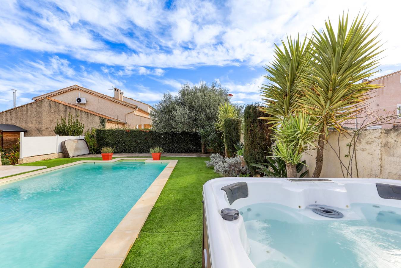 Gästezimmer „Villa Angelo - Olive Verte“ mit Gemeinschaftspool, Wlan und Klimaanlage in Saint-Thibéry, Mittelmeerküste (Frankreich)