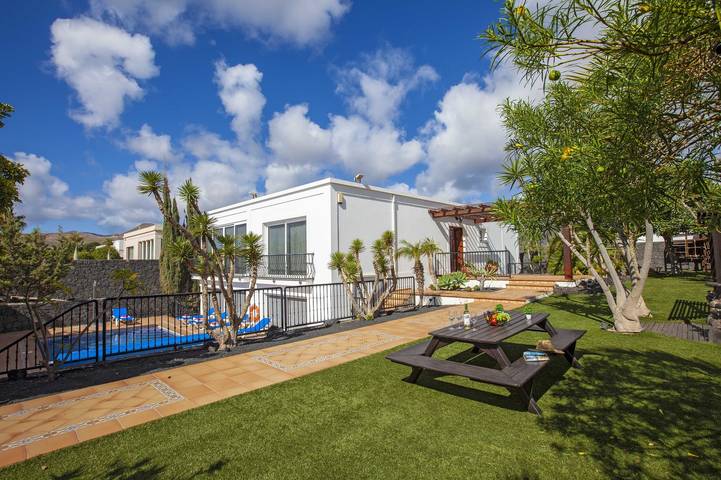 Villa voor 12 personen, with Uitzicht op zee and Balkon as well as Tuin and Zwembad in Puerto Calero