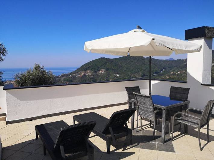 Location de vacances pour 3 personnes, avec vue et jardin à Leivi - 4