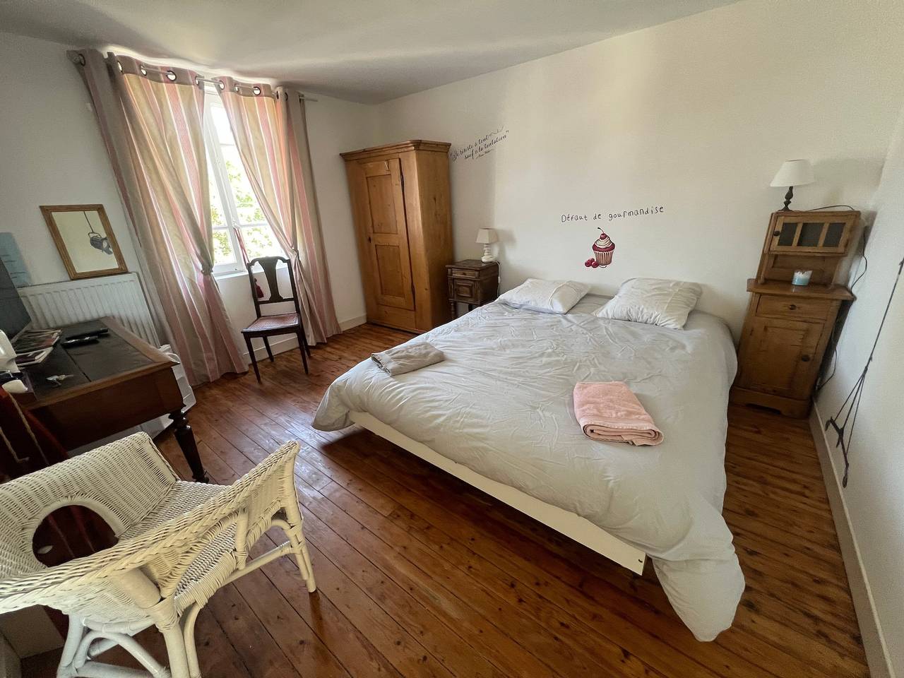 Chambre d’hôtes avec terrasse partagée, jardin privé et Wi-Fi in Dives-sur-Mer, Région de Lisieux