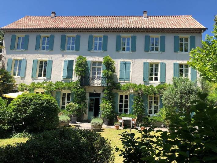 Location de vacances pour 2 personnes, avec Balcon et Terrasse ainsi que Jardin et Piscine à Riols
