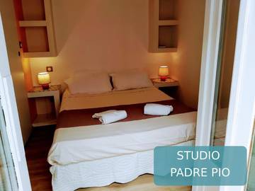 Gîte pour 2 personnes, avec balcon et vue dans Musée Sainte Bernadette Moulin Lacadé Maison Paternelle