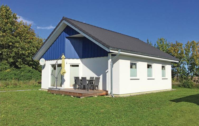 Ferienhaus für 6 Personen, mit Terrasse und Garten sowie Sauna in Altefähr