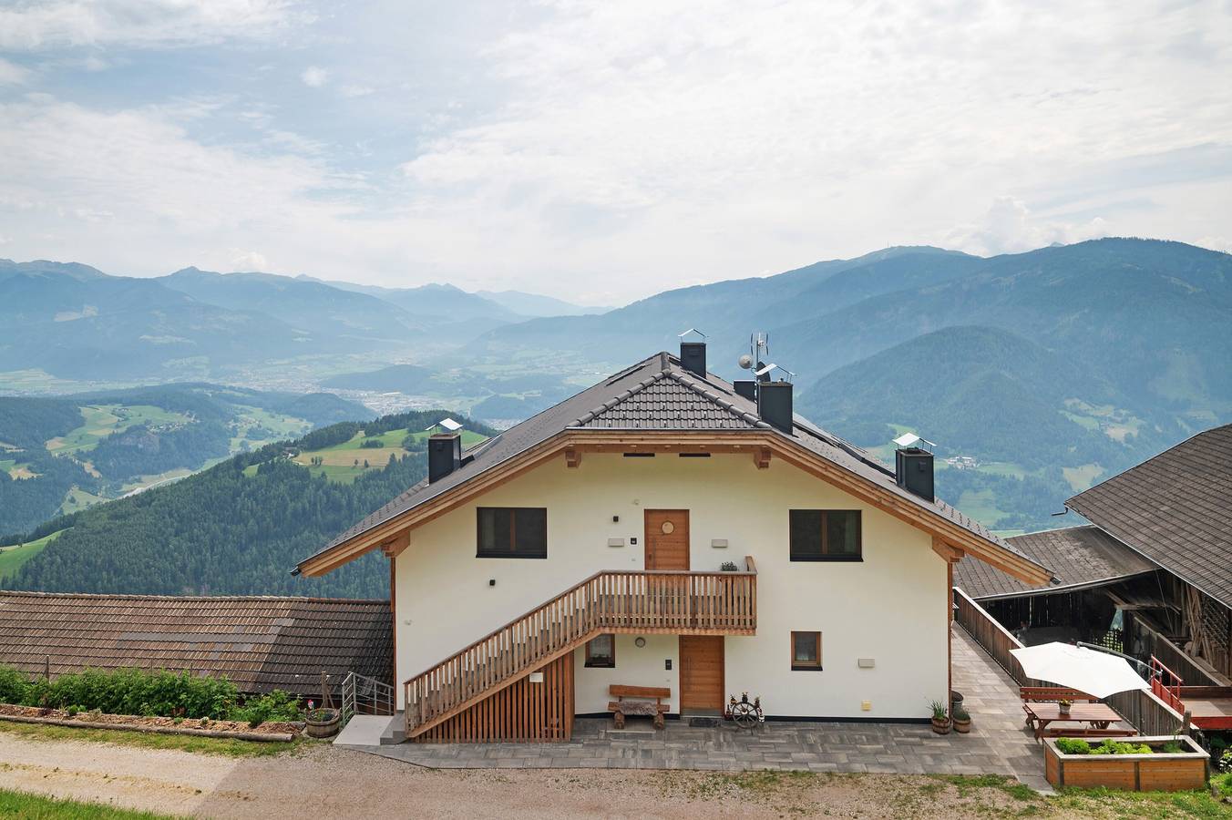 Appartamento intero, Appartamento 'Prielerhof Sunrise' con vista sulle montagne, terrazza privata e Wi-Fi in Ellen, San Lorenzo di Sebato e dintorni