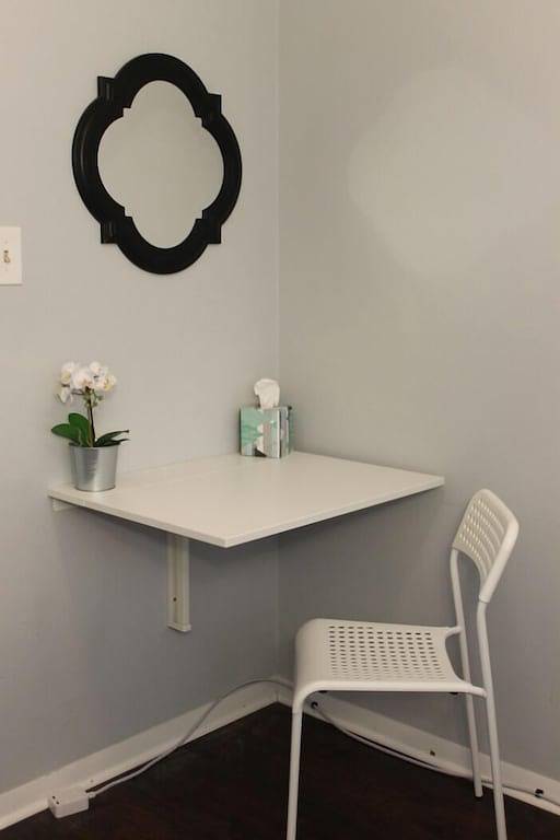 Pet-Friendly Hp Home: 3 Bedrooms, Fast Wifi, Near Downtown Ferndale in Hazel Park, Oakland County