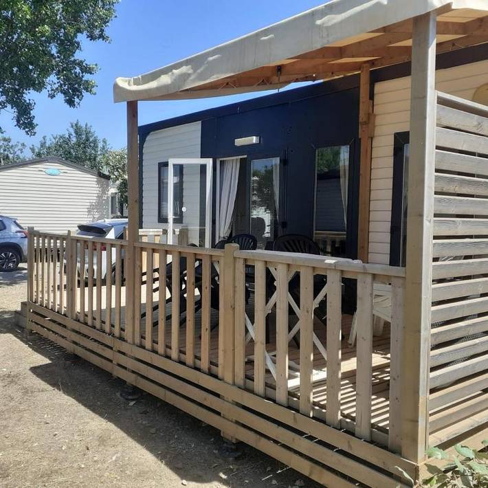 Camping pour 6 personnes, avec Terrasse et Jardin ainsi que Bassin pour enfant et Piscine