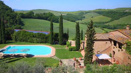 Ferme pour 4 personnes, avec jardin et piscine, animaux acceptés à San Giovanni d'Asso
