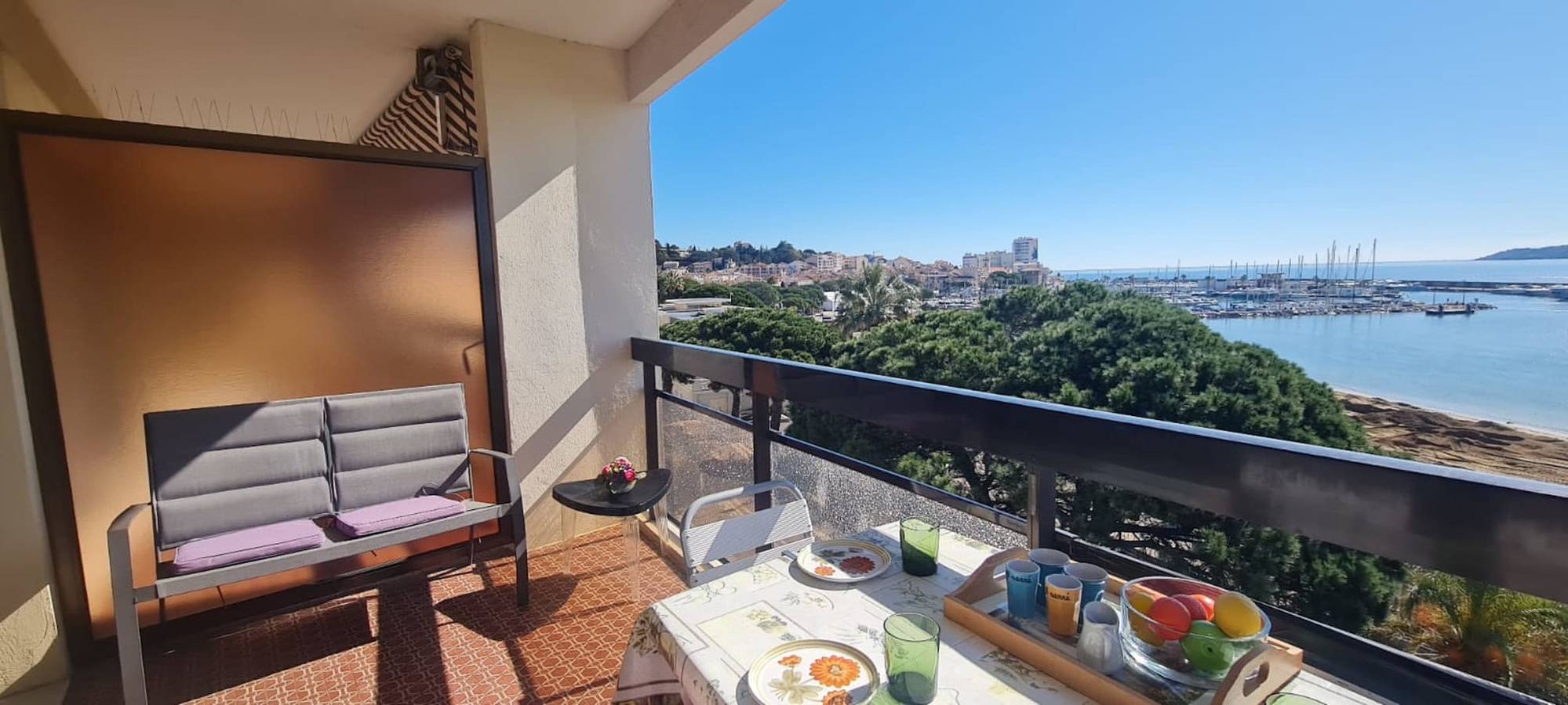 Entire apartment, 1 bedroom apartment - sea view in Sainte-Maxime, Mediterranean Coast (France)