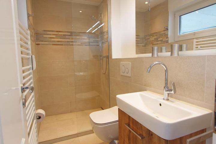 Ganze Wohnung, Gemütliches Ferienappartement mit zwei Zimmern im Obergeschoss mit Meerblick in Wenningstedt, Sylt