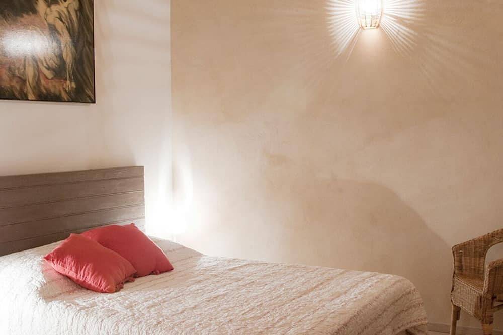 Ganze Wohnung, Behindertengerechte Ferienwohnung im Parterre eines alten Landhauses in Apt, Regionaler Naturpark Luberon