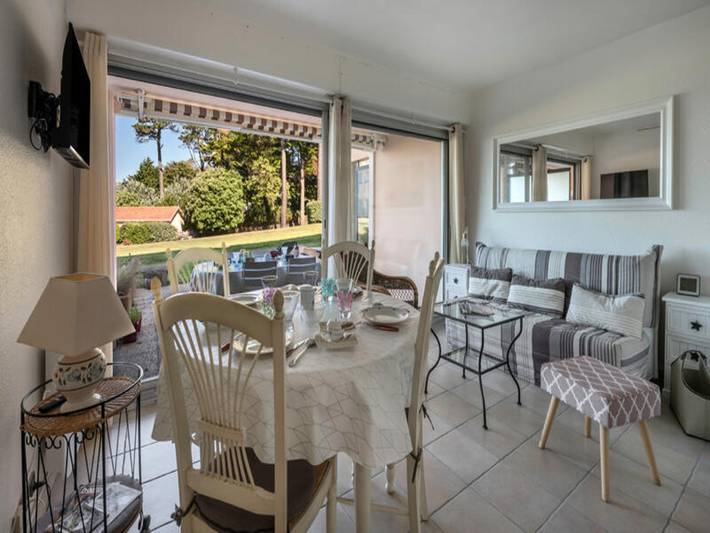 Gîte pour 4 personnes, avec terrasse, adapté aux familles dans Plage de La Birochère - 3