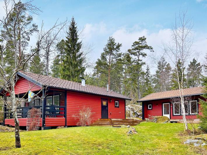 Charmigt hus på ön med gäststuga in Vätö, Svenska Östersjön