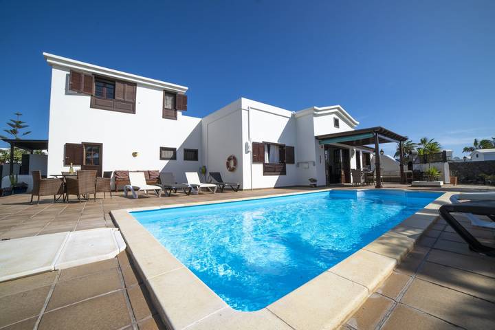 Villa voor 6 personen, with Balkon and Terras as well as Tuin in Playa Blanca