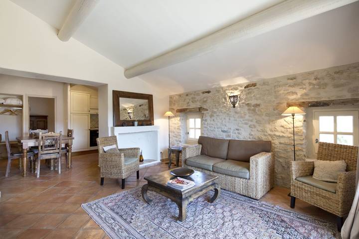 Gîte pour 4 personnes, avec piscine et balcon, adapté aux familles à Bonnieux - 3