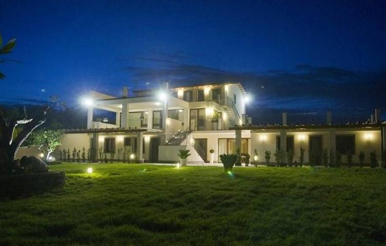 Entire holiday apartment, Luxury Apartment with AC, Pool, Parking, Garden & Kitchen in Mazzarino, Caltanissetta Province