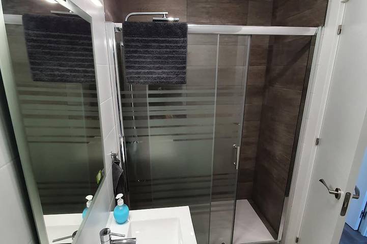 Gîte pour 4 personnes, avec piscine ainsi que jardin et balcon à Cabo Roig - 4