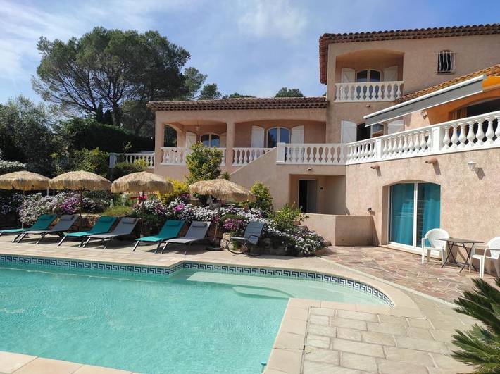 Location de vacances pour 9 personnes, avec vue ainsi que piscine et jardin dans Golf et Tennis Club de Valescure - 3