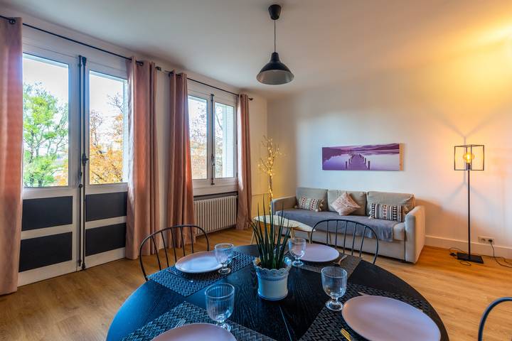 Appartement entier, Superbe T3 Centre Ville avec balcon  in Aix-les-Bains, Région de Chambéry