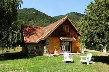 Maison de campagne pour 6 personnes, avec piscine ainsi que sauna et jardin à Treffort