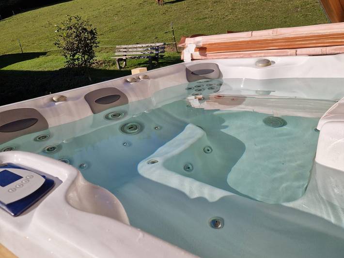 Ferienhaus für 6 Personen, mit Garten und Pool sowie Sauna und Whirlpool, mit Haustier