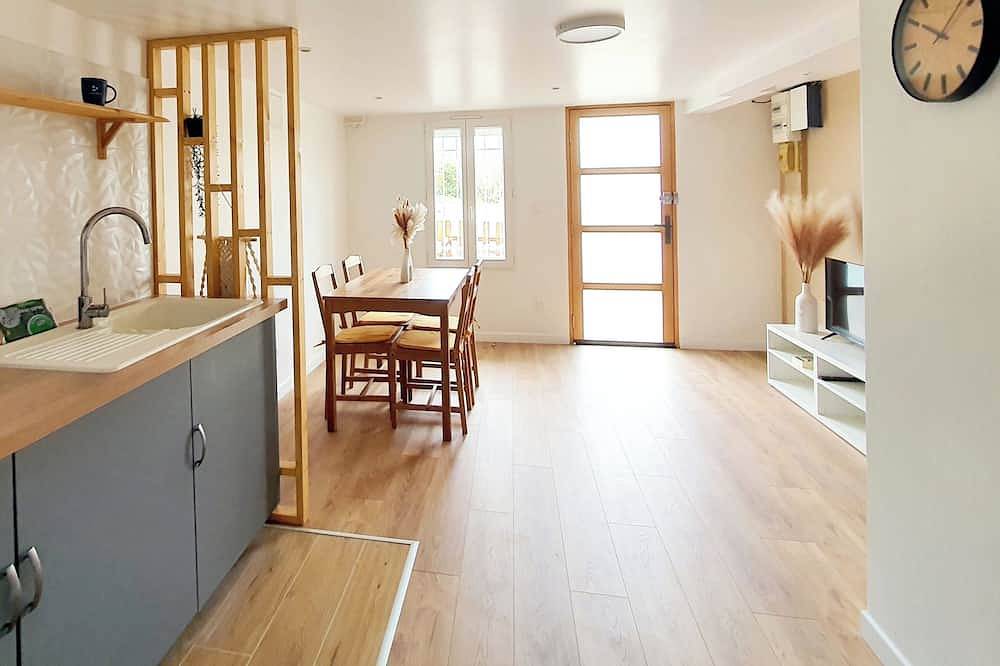 Apartamento entero, Quiet, detached T2 apartment/10 min from Lyon Centre/Private car park/Terrace in Saint-Genis-Laval, Ródano
