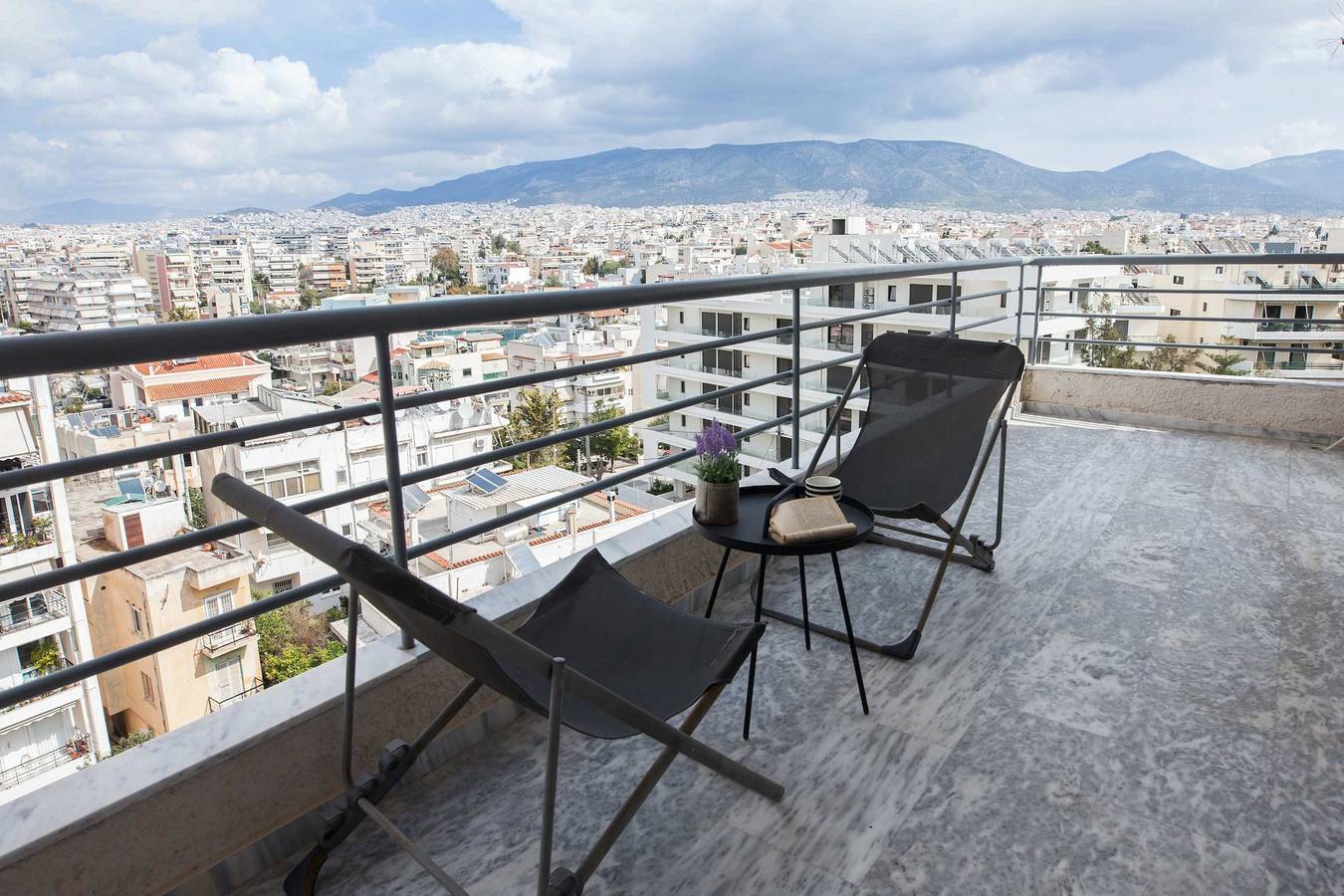 Apartamento inteiro, Alimos Luxury 3 Bd Apt w Stunning Acropolis Views in Atenas, Seção sul de Atenas
