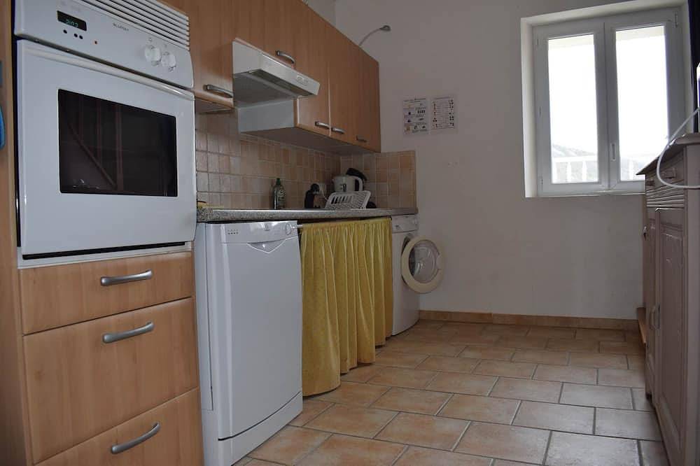 Entire apartment, Gîte 4 of 95 square meters, 4 bedrooms, sleeps 8 near Montbrun Les Bains in Montbrun-les-Bains, Nyons region