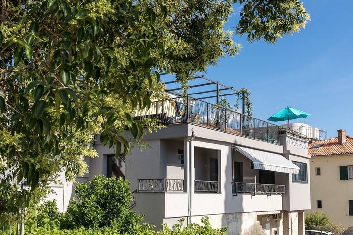 Ferienhaus für 8 Personen, mit Balkon und Garten, kinderfreundlich in Split