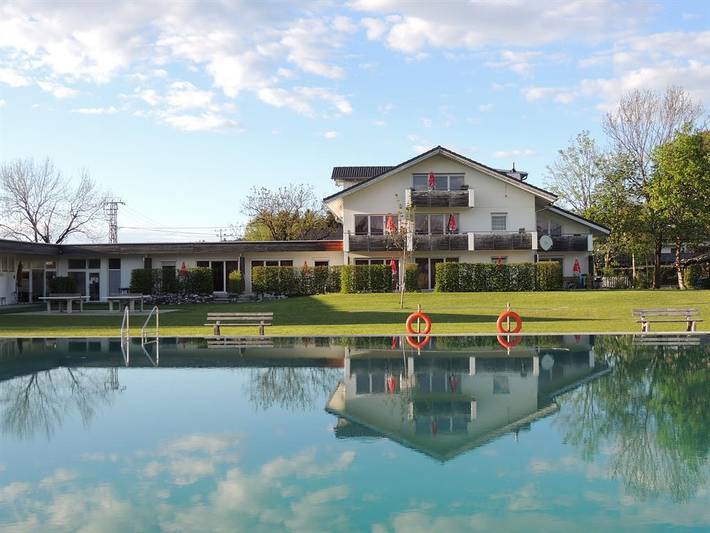 Ferienwohnung für 4 Personen, mit Garten und Terrasse sowie Seeblick und Pool, kinderfreundlich in Burgberg im Allgäu - 2