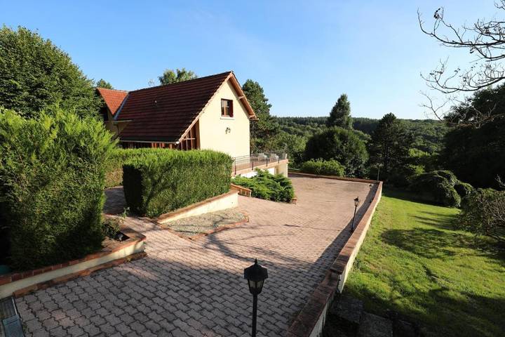 Location de vacances pour 11 personnes, avec jardin et vue à Saint-Aubin-sur-Yonne