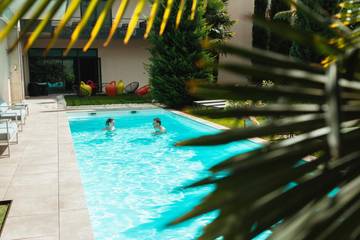 Hôtel pour 2 personnes, avec jardin et piscine ainsi que sauna et jacuzzi, animaux acceptés à Besançon