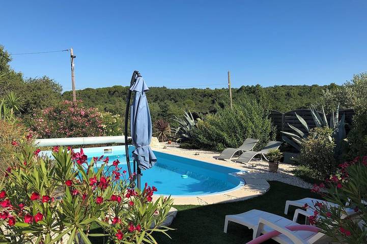 Gîte pour 2 personnes, avec piscine et terrasse à Saint-Laurent-la-Vernède