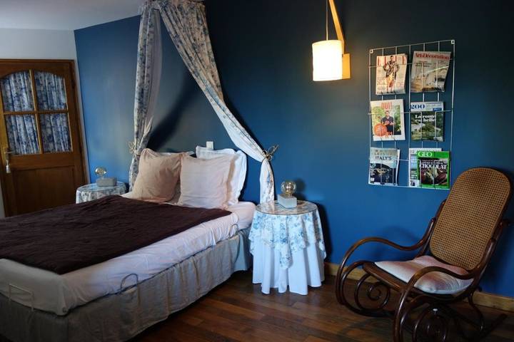 Gîte pour 2 personnes, avec jardin et terrasse ainsi que vue et piscine à Vaux-en-Beaujolais - 4